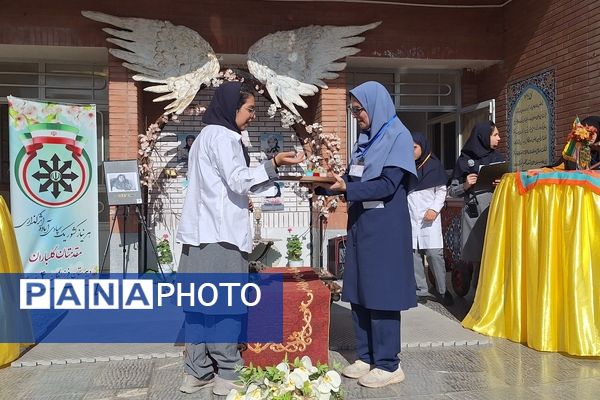 گرامیداشت روز آزمایشگاه با حضور دانش‌آموزان مقام آور دبیرستان فرزانگان ۴(قدسیه علوی)