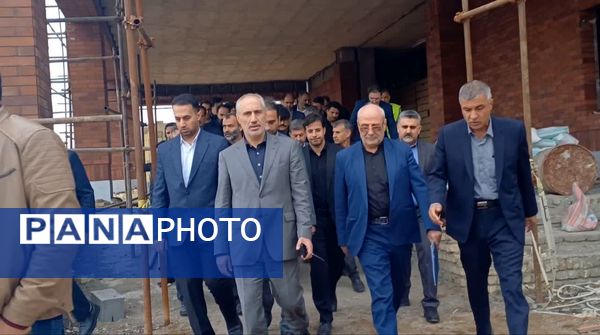آیین کلنگ زنی صنایع پوشاک کیف و کفش در شهرک صنعتی کمشچه