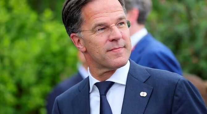 ناتو: نمی‌توانیم جنگنده‌های روسیه را ساقط کنیم