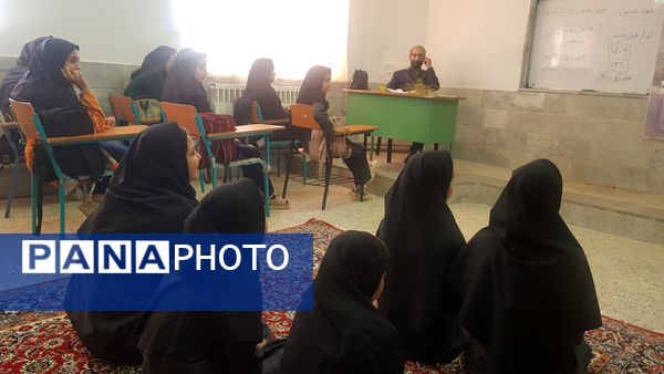 جلسه توجیهی حفاظت از منابع طبیعی در مدرسه گلشاد خلیل آباد