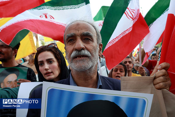 تجمع مردمی بشارت فتح در میدان انقلاب