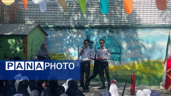 نور امید در دل آتش تجلیل از قهرمانان مدرسه مهندس رحمانی فرد در روز آتش‌نشان