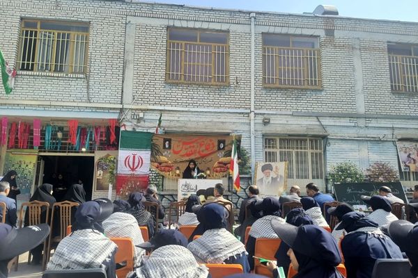 مراسم باشکوه زنگ ایثار و مقاومت در مدرسه شاهد تکتم ناحیه ۳