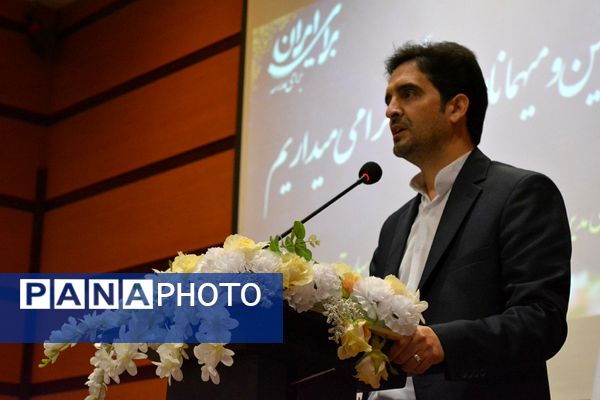 نشست هم‌اندیشی معاونین پرورشی، روحانیون امین و ائمه جماعات در بهارستان‌دو