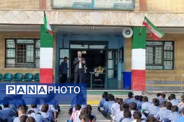 تقدیر از دانش‌آموزان افتخار آفرین در رقابت‌های جشنواره خوارزمی و کارهای پژوهشی