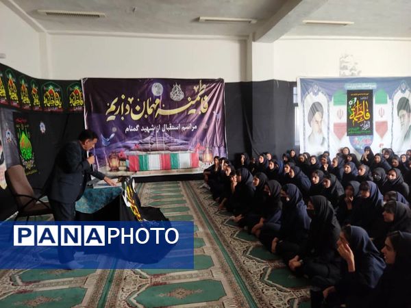 استقبال پرشور از شهید گمنام در هنرستان زهرای مرضیه بندرعباس