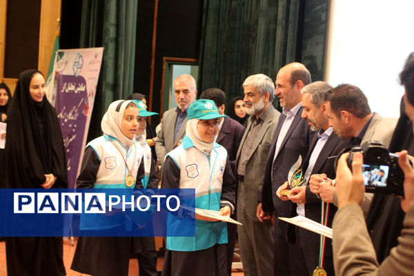 آیین تقدیر از برگزیدگان جشنواره سفیران سلامت استان قم
