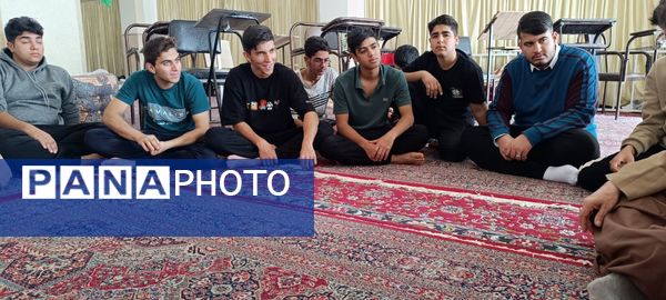 مراسم معنوی اعتکاف دانش‌آموزان پسر ابرکوهی در مسجد چهارده معصوم 