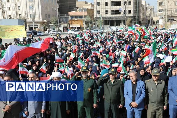 حضور پرشور دانش‌آموزان در راهپیمایی ۱۳آبان منطقه کهریزک 