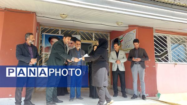 نواخته شدن زنگ سپاس معلم در دبیرستان زینبیه بلده