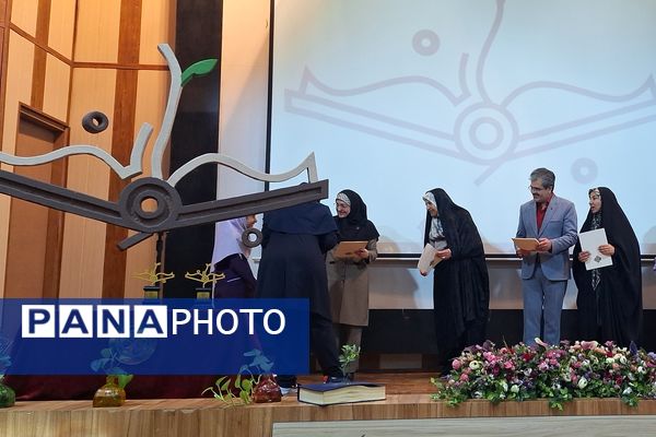 تجلیل از برگزیدگان جشنواره بزرگ جوانه در مجتمع آموزشی و فرهنگی علوم پزشکی شیراز 