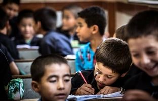 آغاز کلاس‌های آمادگی زبانی رایگان برای نوآموزان مناطق دو‌زبانه و کمتر‌برخوردار همزمان با هفته دولت