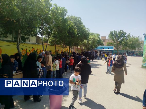برگزاری بازارچه درون مدرسه‌ای در دبستان مبین شیروان