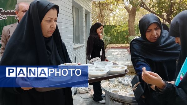 برپایی موکب دانش‌آموزان پیشتاز در منطقه ۱۰ در سالروز شهادت حضرت زهرا (س)