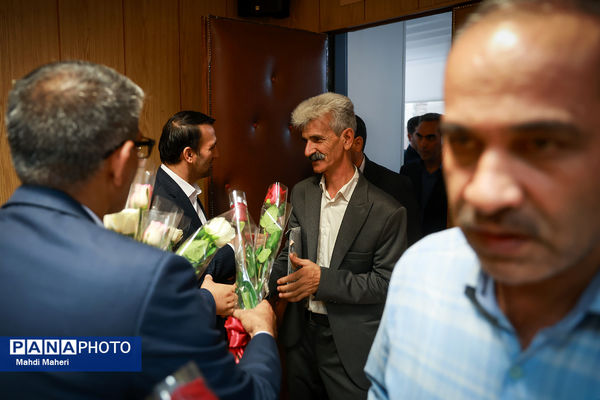 دیدار وزیر آموزش و پرورش با منتخبی از سرایداران و کادر خدماتی مدارس