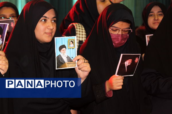 حضور پررنگ دانش‌آموزان دختر در آیین فاطمیون کرمان