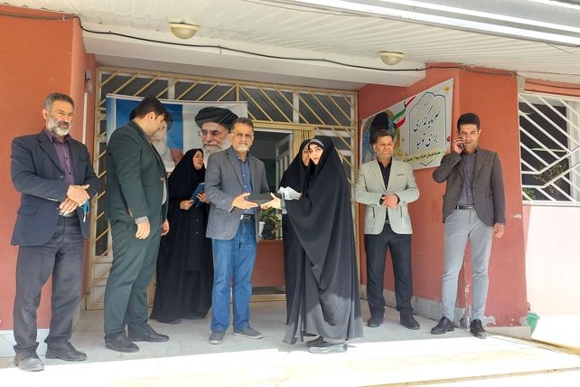 نواخته شدن زنگ سپاس معلم در دبیرستان زینبیه بلده