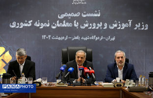 معلمان نمونه کشور، پرچمداران نظام تعلیم و تربیت هستند/ متغیر اصلی برای بهبود نظام تعلیم و تربیت، برنامه درسی است