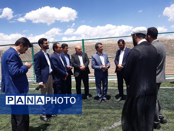 افتتاح زمین چمن مصنوعی در دبستان شهید اسفندیاری شهرستان هلیلان 