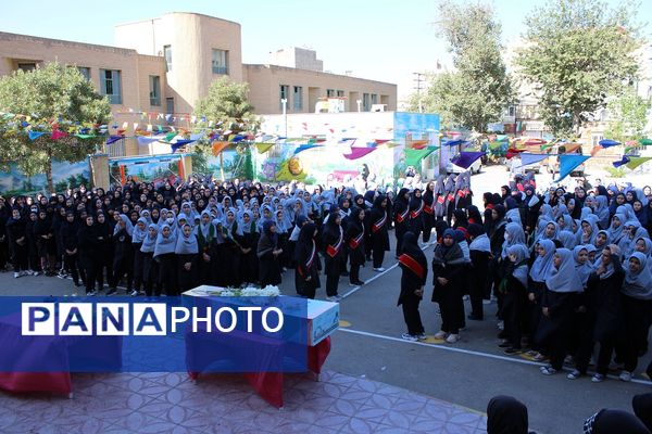 تشییع پیکر شهید گمنام در دبیرستان‌حضرت معصومه‌ ناحیه چهار کرج 