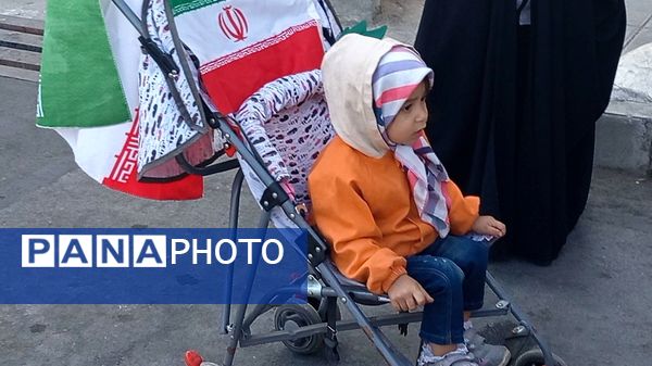 حضور پرشور دانش آموزان اراکی در یوم الله 13 آبان 