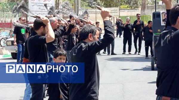 آیین زنجیر زنی در روز عاشورا