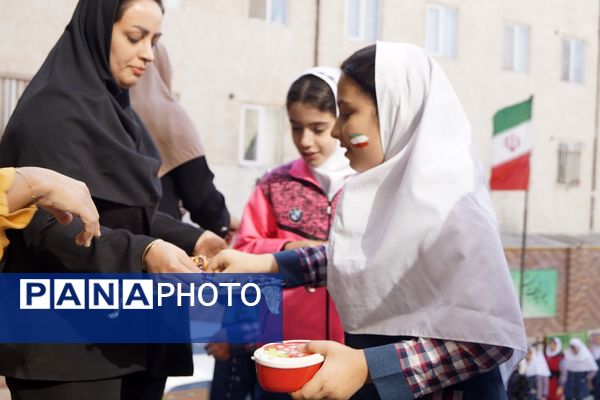 جشن روز دانش‌آموز در مدرسه شهدای پانزده خرداد قرچک