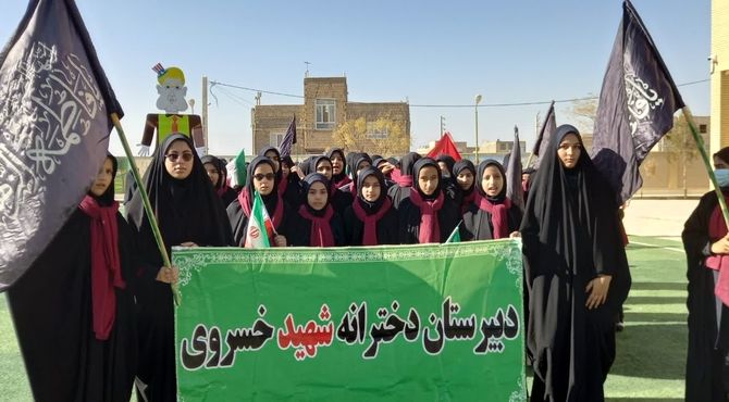 همصدایی دانش آموزان دبیرستان شهید خسروی زارچ در ۱۳ آبان