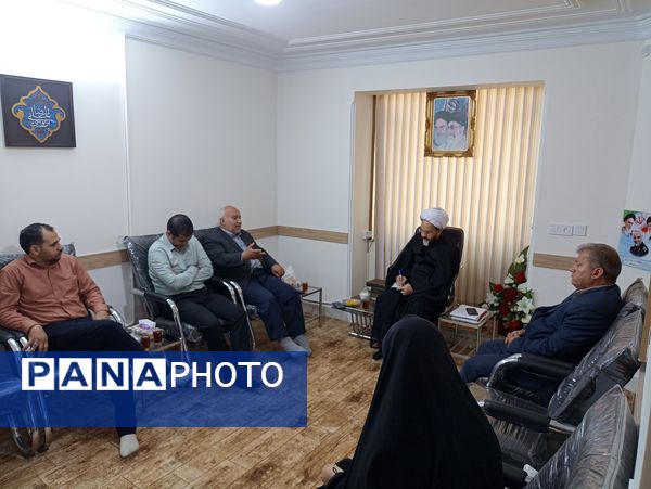 دیدار خبرنگاران شهرستان خلیل‌آباد با امام جمعه شهرستان به‌مناسبت روز خبرنگار