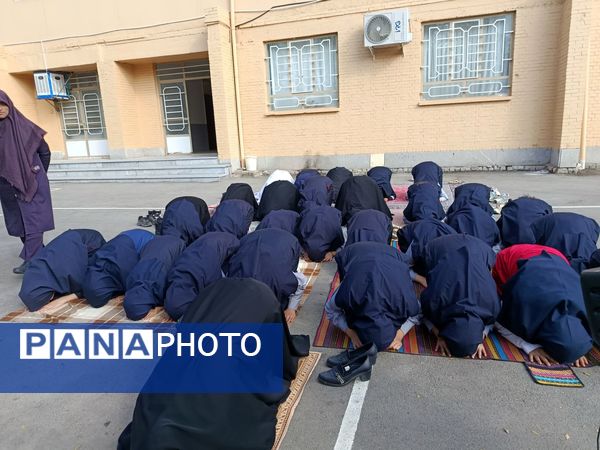 اقامه نماز باران در دبیرستان دخترانه یک وکیلی 3