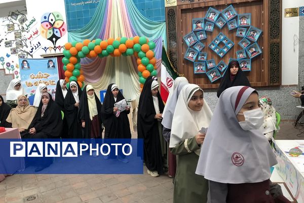 برگزاری جشن عاطفه‌ها در دبستان شاهد ام‌البنین (س) ناحیه دو شهرری 