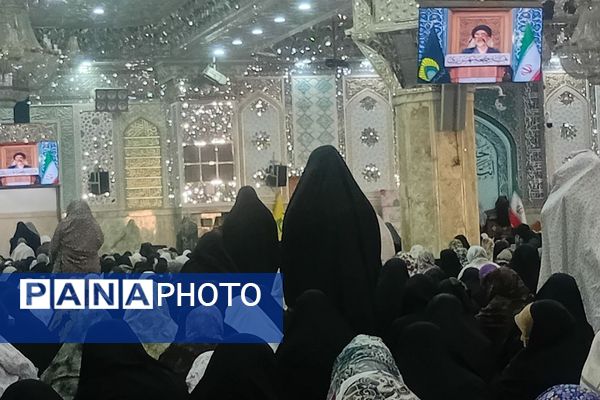 حضور دانش‌آموزان و فرهنگیان ناحیه دو شهرری در نماز جمعه 
