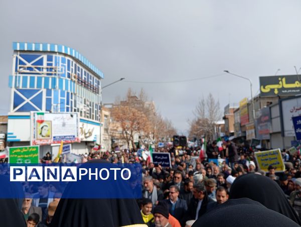 راهپیمایی ۲۲بهمن در شهرستان کاشمر با حضور پر رنگ مردم برگزار شد 