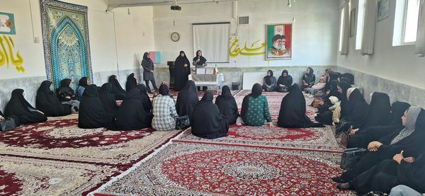 جلسه توانمندسازی والدین پایه هفتم و گفتمان تربیتی- درسی در دبیرستان فیاض کاشمر