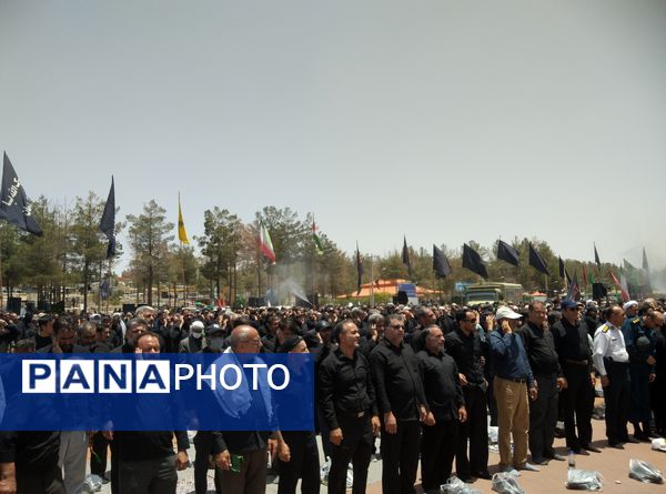اقامه نماز ظهر عاشورا در قتلگاه بیرجند 