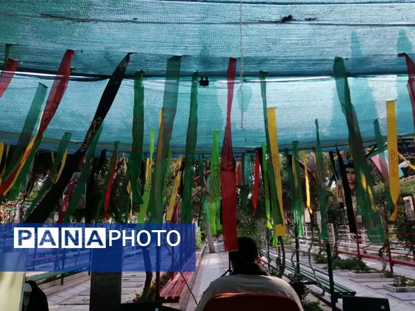  بزرگداشت شهدای ۱۵خرداد در گلزار شهدای شیراز
