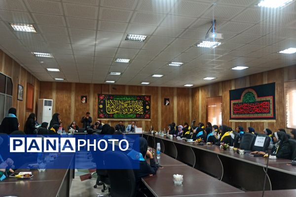 نشست صمیمی قائم‌مقام سازمان دانش‌آموزی کشور با رؤسای شورای دانش‌آموزی شیراز