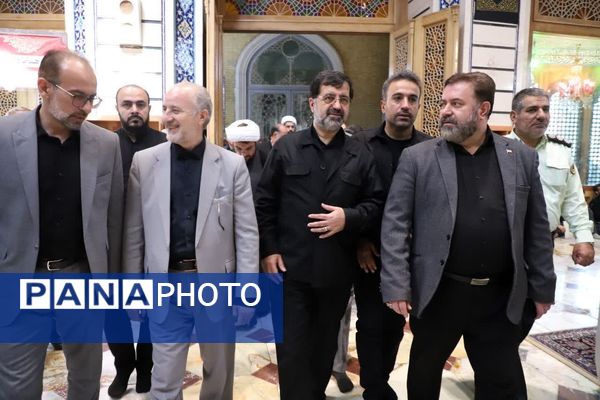 ادای احترام مسئولان قم به شهدا در هفته دولت