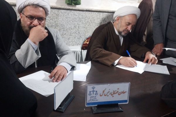 برگزاری میز خدمت قضائی در مسجد امام هادی (ع) بیرجند 