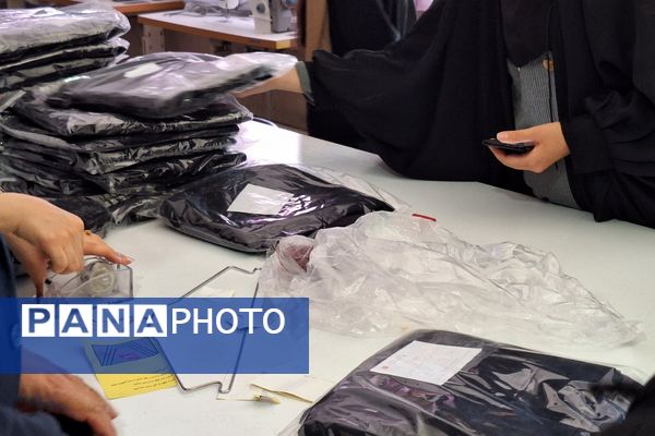 هنرستانی ها در نقش تولید کننده،دوخت لباس فرم دانش آموزان به دست هنرستانی های قدس