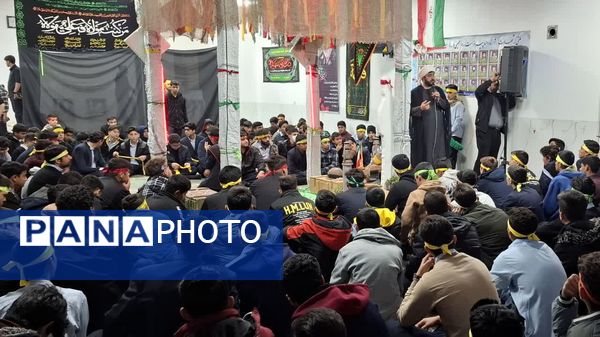 استقبال دانش‌آموزان دبیرستان هفده شهریور از پیکر مطهر شهید گمنام