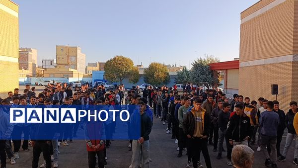 دانش‌آموزان ملکان در خط مقدم ایمنی؛ اجرای مانور پدافند غیرعامل در مدرسه امام حسین(ع)