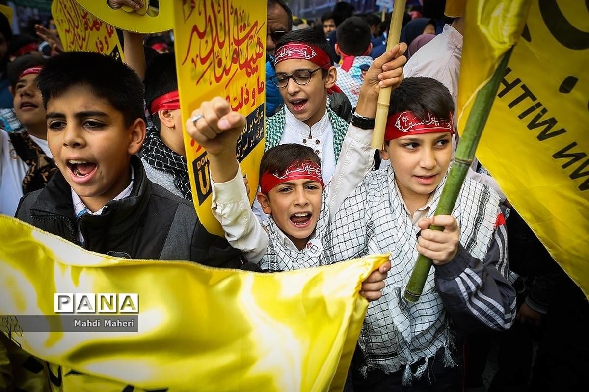 دانش‌آموزان، پیشگامان استکبارستیزی/ صفحات ضد استکباری انقلاب باید برای نسل جوان بازخوانی شود