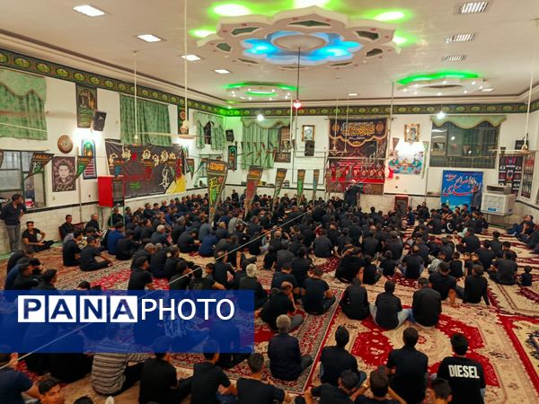 نوای “لبیک یا حسین” در شب پنجم محرم در رزق آباد طنین‌انداز شد