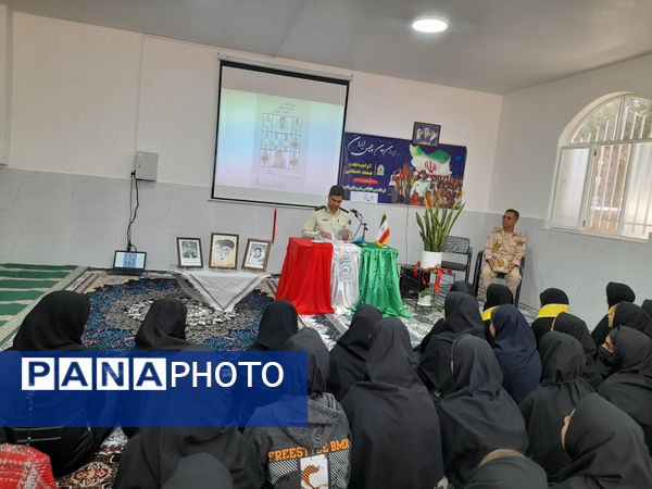 جلسه پیشگیری از آسیب‌های فضای مجازی همزمان با هفته نیروی انتظامی در آموزشگاه تکتم 