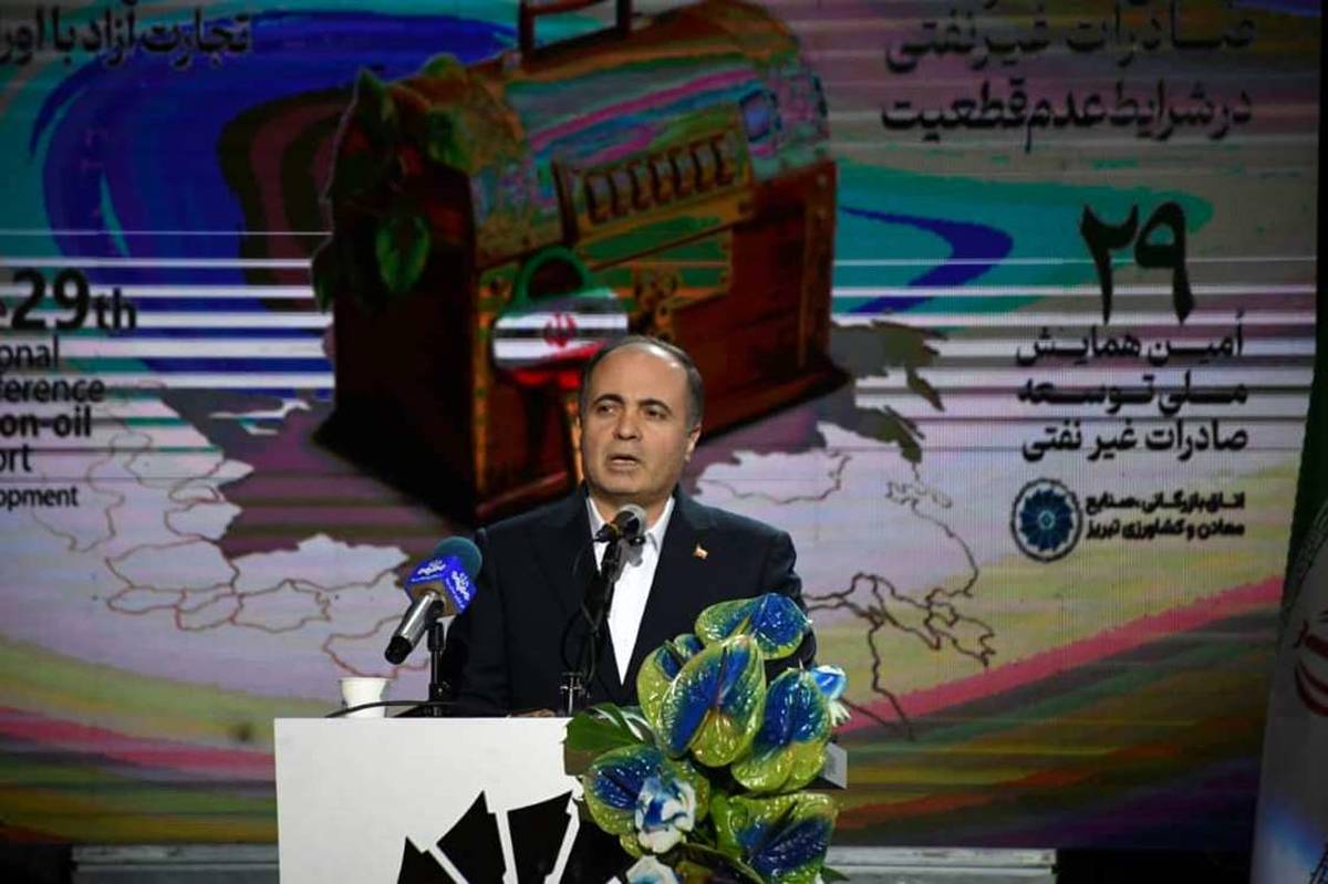 دولت و وزارت جهاد کشاورزی به طور جدی در کنار کشاورزان هستند