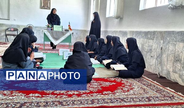 برگزاری محفل انس با قرآن در دبیرستان فیاض