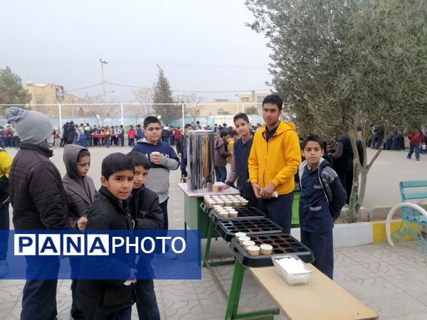  نمایشگاه دست‌سازه‌های دانش‌آموزی در دبستان حضرت قاسم بن‌الحسن‌(ع) ناحیه یک