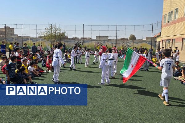 جلوه‌ای از پویایی در هفته تربیت‌بدنی در دبستان شاهد شهید محمد جنیدی