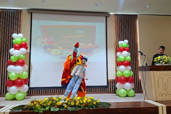 فریاد آزادی و همبستگی در دبستان آرمینه مصلی‌نژاد